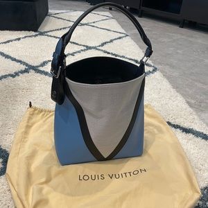 Louis Vuitton V Hobo PM Bleuet Noir bag